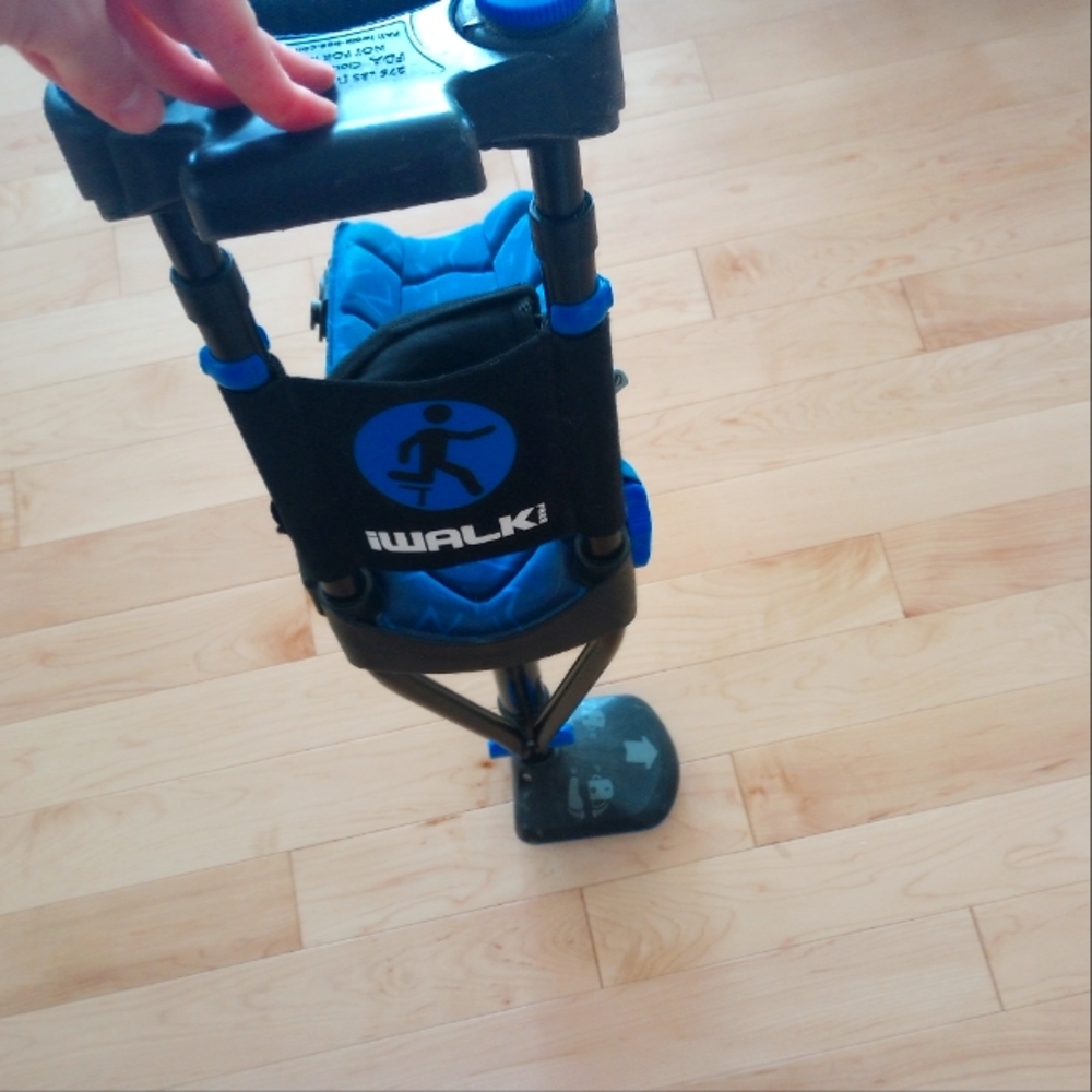 Hands Free Crutch - iwalk 3.0